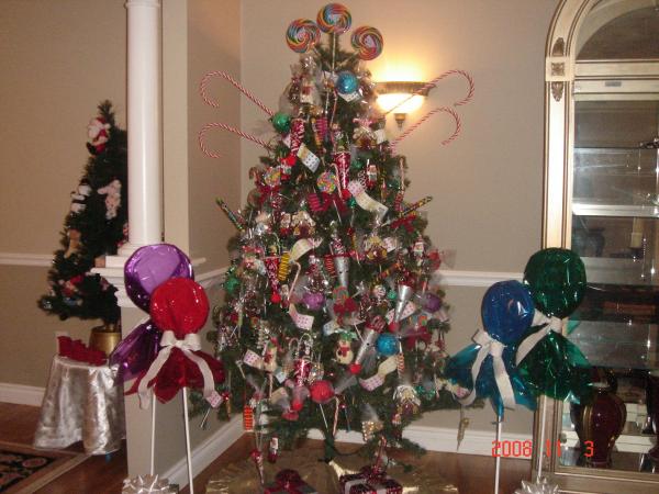 candy christmas tree finally finished 010